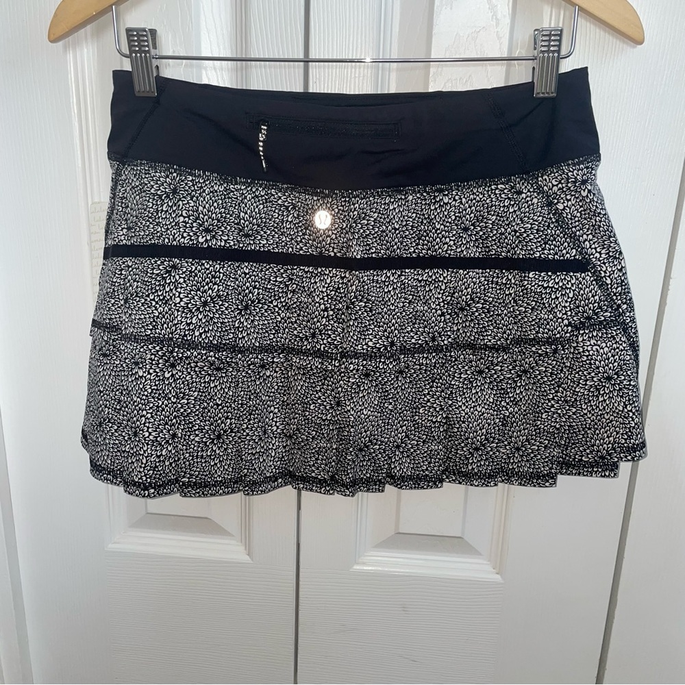 Lululemon floral print run pace setter skirt size 6 R